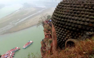 乐山大佛闭眼流泪（乐山大佛闭眼流泪之谜）